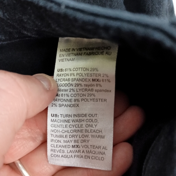 CHICOS So Slimming Girlfriend Straight Leg Designer Black Comfy Jeans (#1,405) - Picture 4 of 6